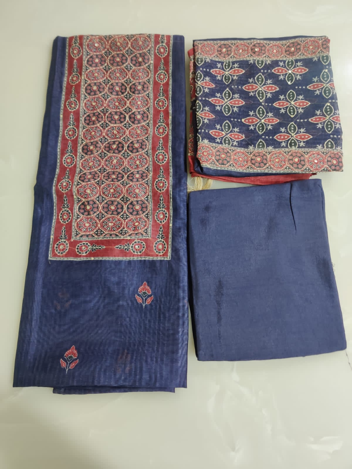 Heritage Maheshwari Kantha Work Suit - Image 2